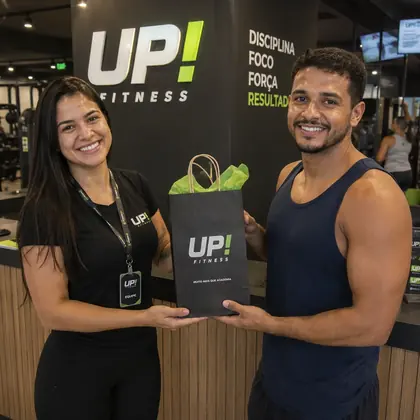 Cliente recebendo prêmio em campanha promocional
