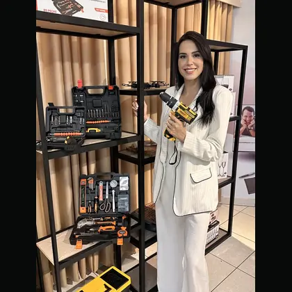 Cliente recebendo prêmio em campanha promocional