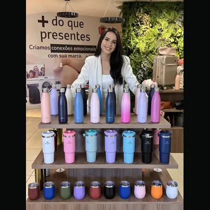 Cliente recebendo prêmio em campanha promocional
