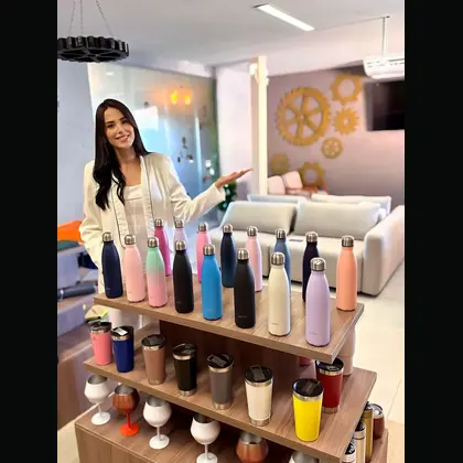 Cliente recebendo prêmio em campanha promocional