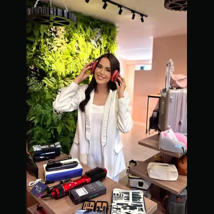 Cliente recebendo prêmio em campanha promocional