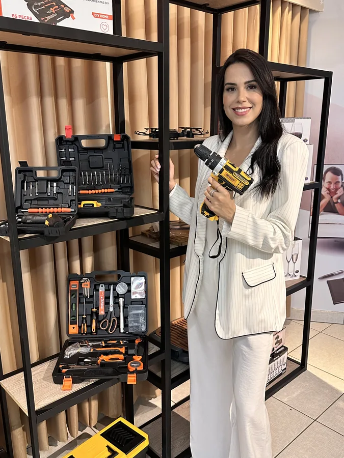Cliente recebendo pr&ecirc;mio em campanha promocional
